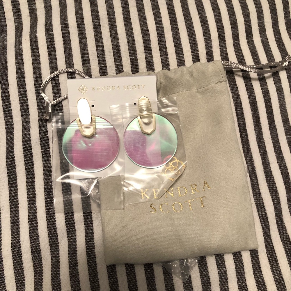 NWT Kendra Scott Earnings